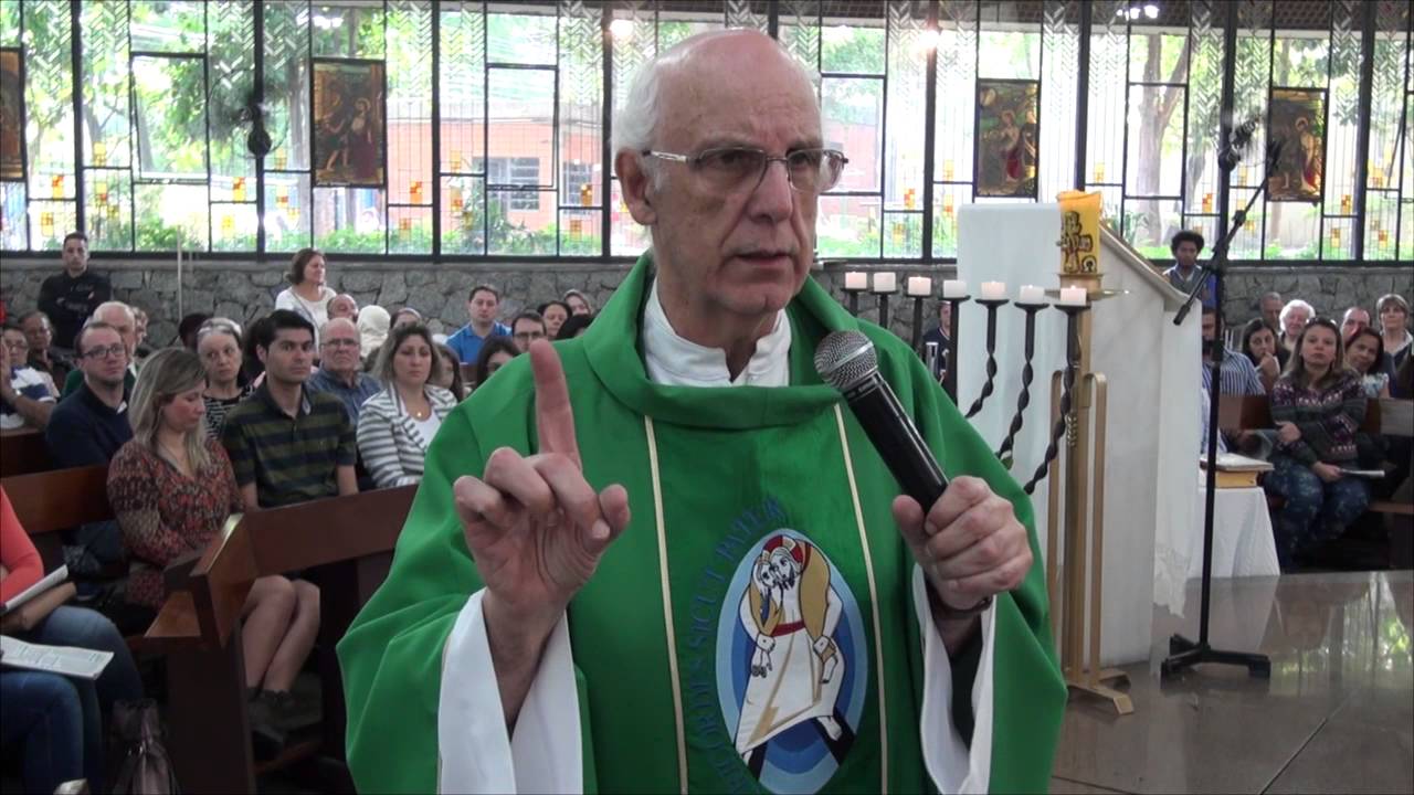 VÍDEO: Pe. Julio critica violência contra a mulher e cultura do estupro