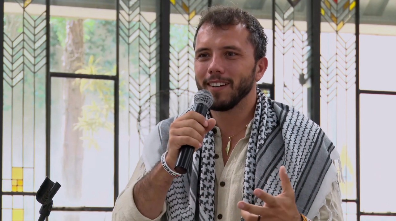 Ativista brasileiro preso ao tentar chegar em Gaza fala sobre a Flotilha da Liberdade