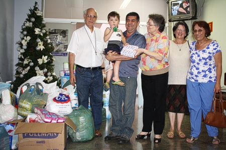 amparo-maternal-entrega-2009-01 Entrega das doações da comunidade ao Amparo Maternal