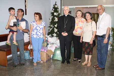 amparo-maternal-entrega-2009-02 Entrega das doações da comunidade ao Amparo Maternal