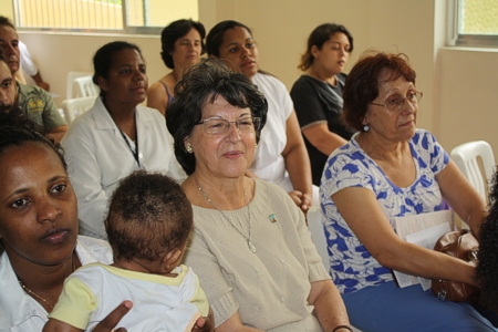 amparo-maternal-entrega-2009-05 Celebração de Natal no Amparo Maternal