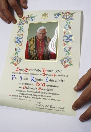 Bênção Apostólica - 25 anos de sacerdócio do Pe. Julio Lancellotti