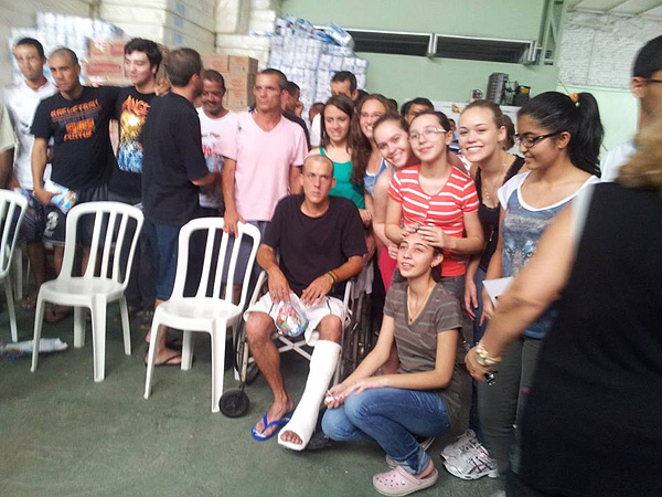 Jovens fazem ação solidária nas Casas da Missão Belém